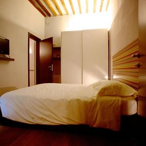 One-Bedroom Apartment Courtyard View